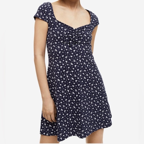 Cap-sleeved Jersey Dress in Navy Blue/Floral in Size M from H&M - Picture 2 of 7